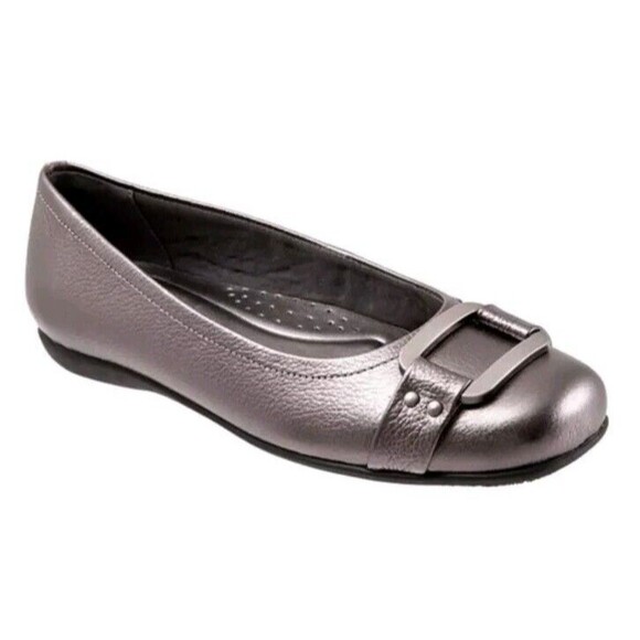 NIB Trotters Sz 10.5 W Sizzle Metallic Leather Metal Buckle Comfort Ballet Flat - Picture 1 of 16